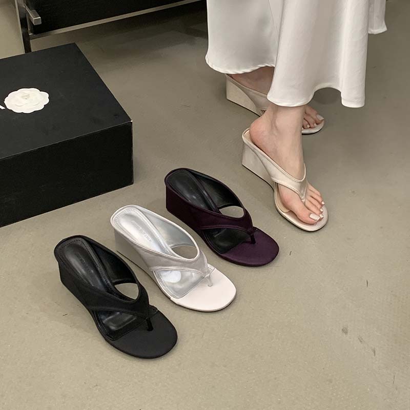 Silver Wedge Toe Separator Flip Flops Fairy Shoes 2026 Summer Vacation Style Slippers