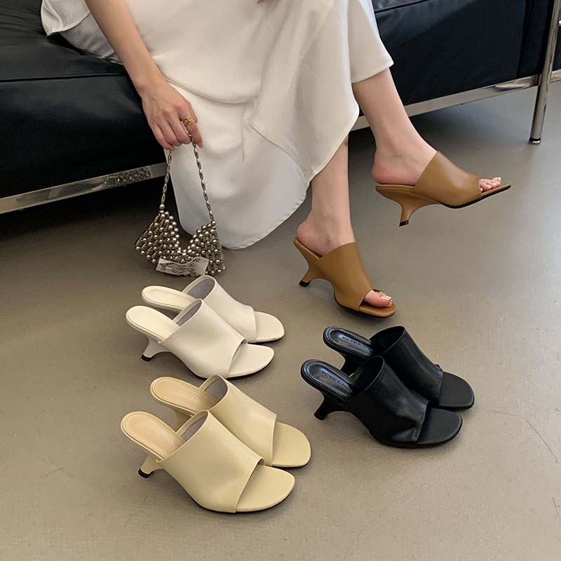 2026 European Summer New Square Toe Mid Heel Fashion One-Strap Women's Slippers Sandals
